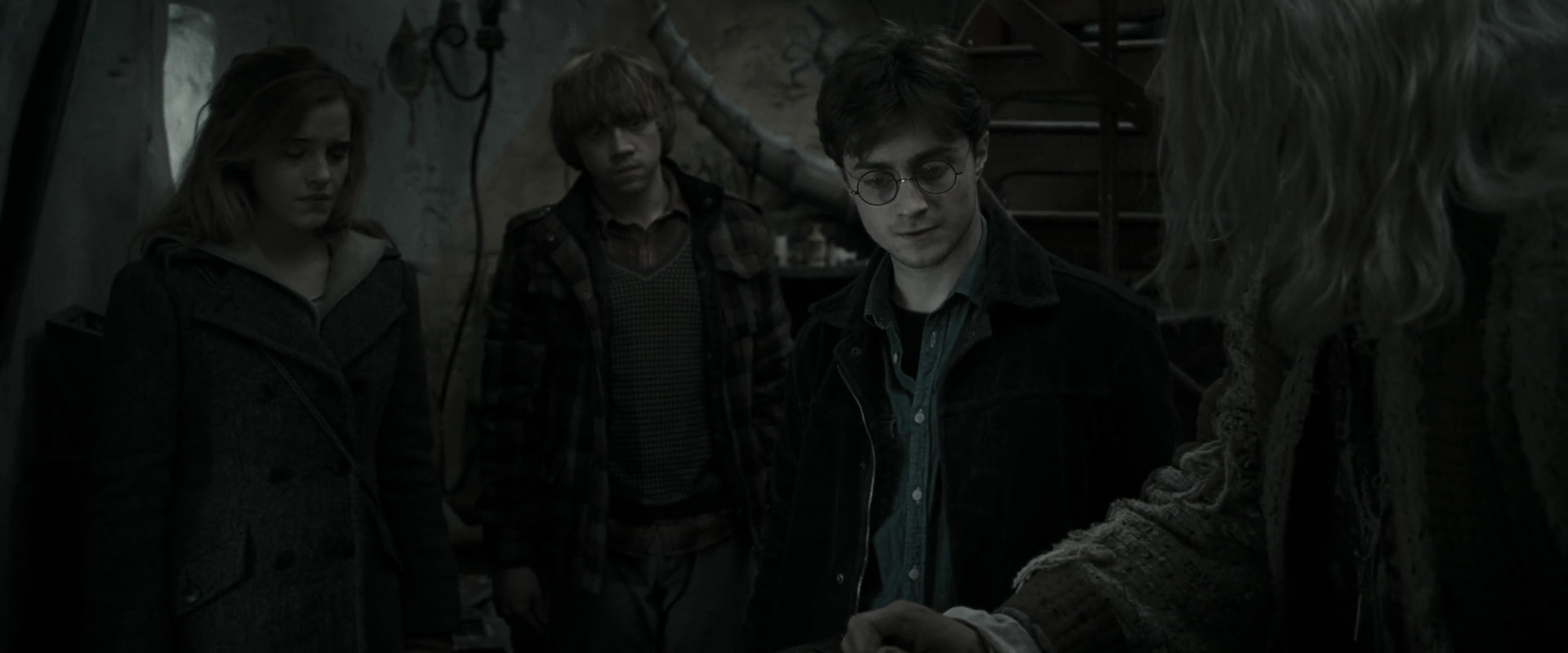 EmmaWatsonFan_dot_nl-HarryPotterAndTheDeathlyHallowsPart1-6678.jpg EmmaWatsonFan_dot_nl-HarryPotterAndTheDeathlyHallowsPart1-6678.jpg