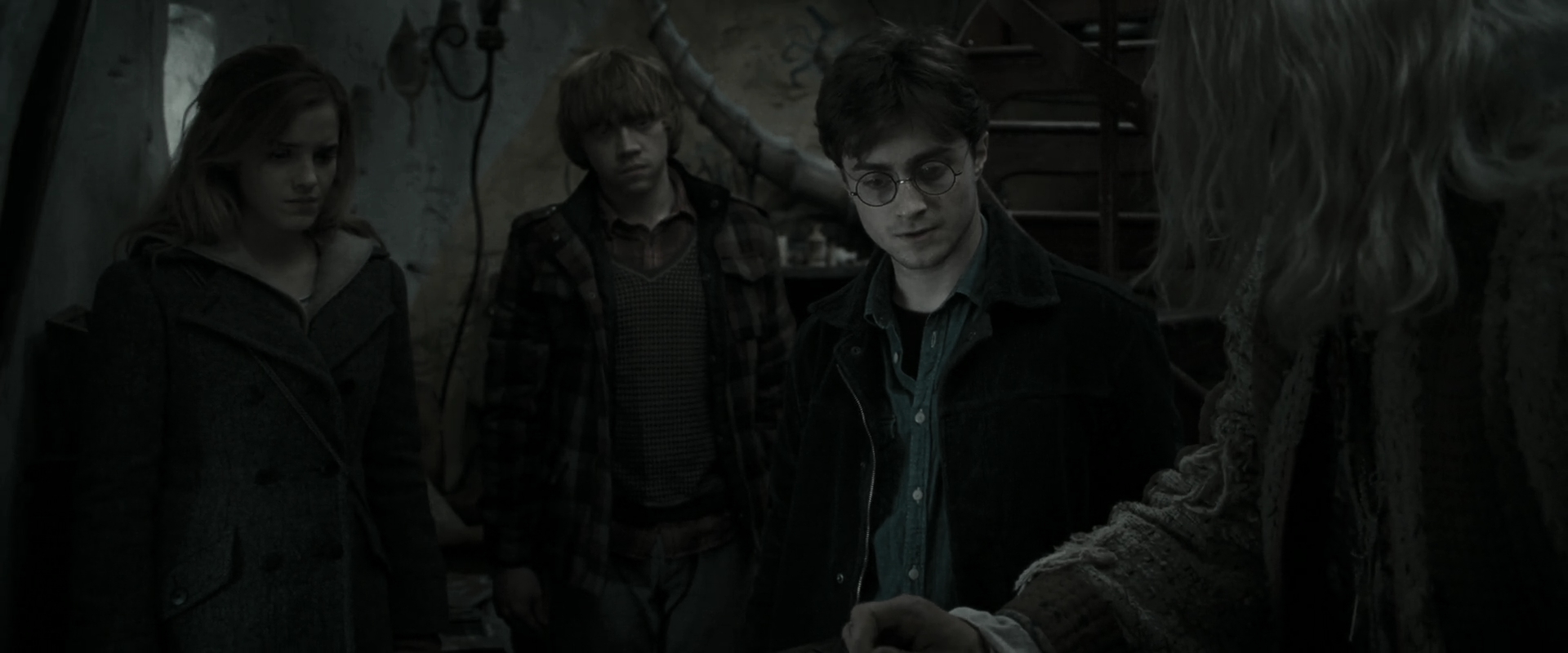 EmmaWatsonFan_dot_nl-HarryPotterAndTheDeathlyHallowsPart1-6679.jpg