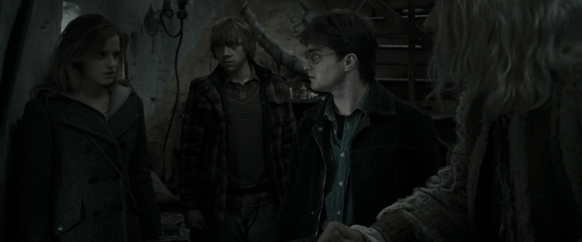 EmmaWatsonFan_dot_nl-HarryPotterAndTheDeathlyHallowsPart1-6682.jpg EmmaWatsonFan_dot_nl-HarryPotterAndTheDeathlyHallowsPart1-6682.jpg