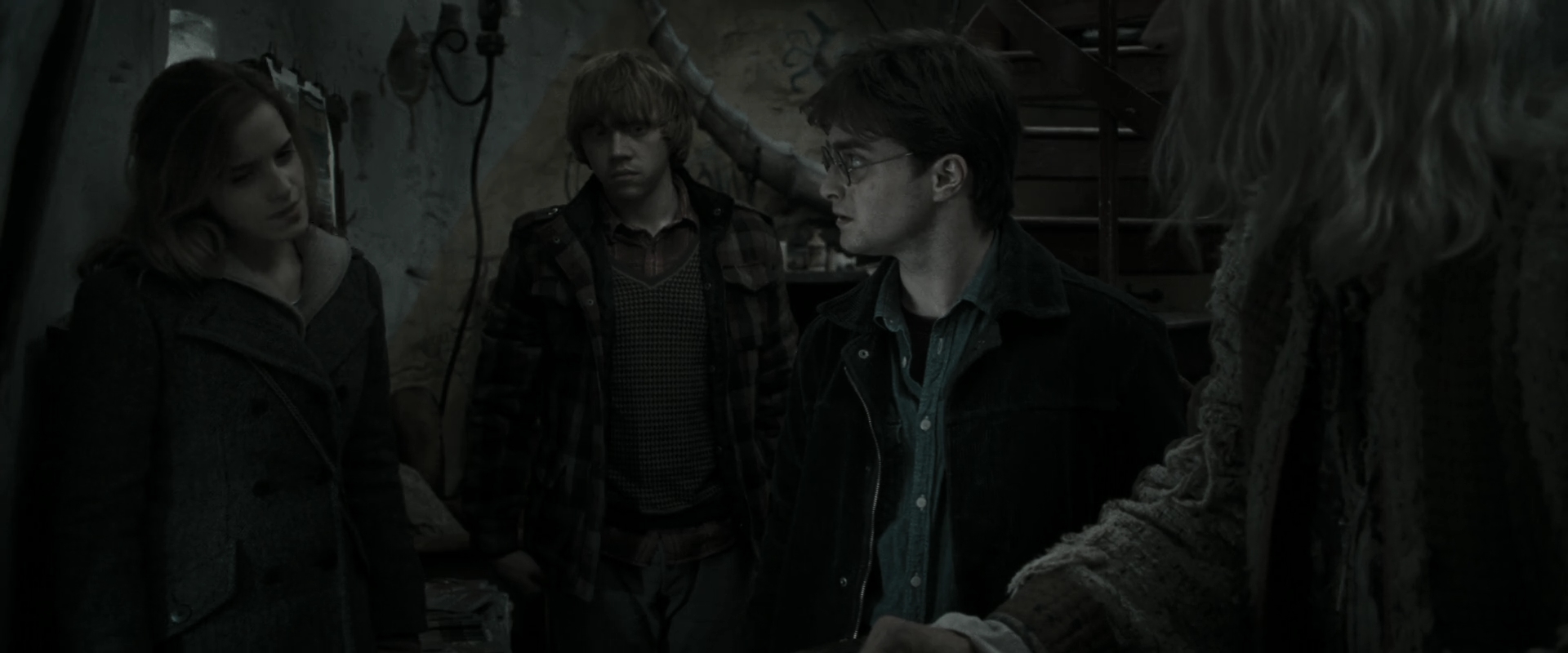 EmmaWatsonFan_dot_nl-HarryPotterAndTheDeathlyHallowsPart1-6684.jpg