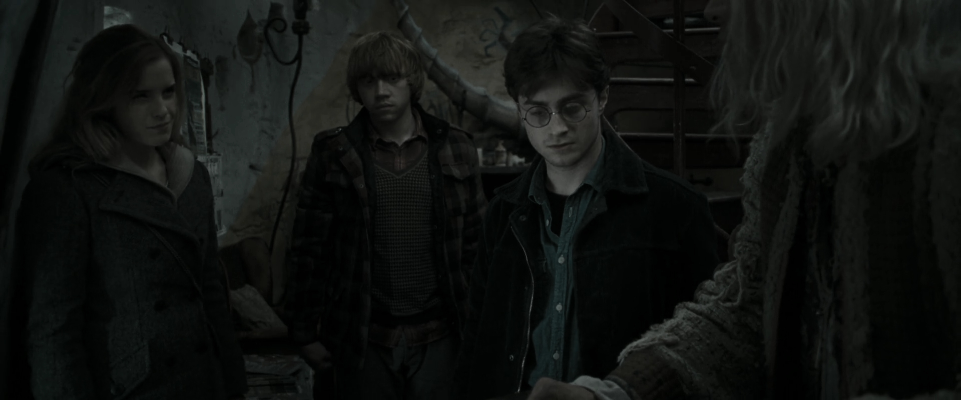 EmmaWatsonFan_dot_nl-HarryPotterAndTheDeathlyHallowsPart1-6685.jpg