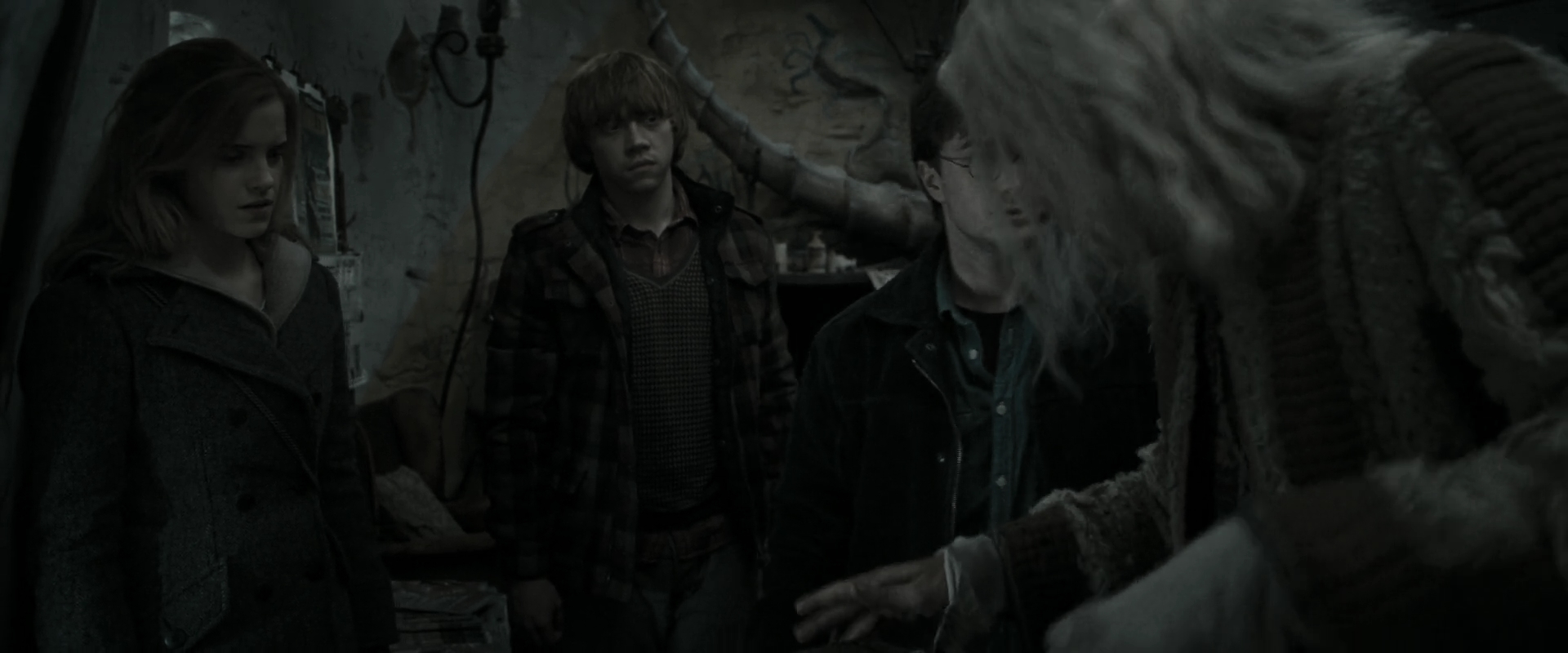 EmmaWatsonFan_dot_nl-HarryPotterAndTheDeathlyHallowsPart1-6691.jpg EmmaWatsonFan_dot_nl-HarryPotterAndTheDeathlyHallowsPart1-6691.jpg