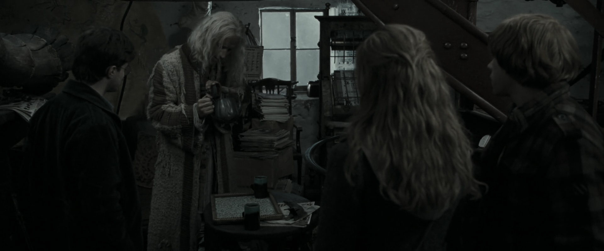 EmmaWatsonFan_dot_nl-HarryPotterAndTheDeathlyHallowsPart1-6702.jpg EmmaWatsonFan_dot_nl-HarryPotterAndTheDeathlyHallowsPart1-6702.jpg