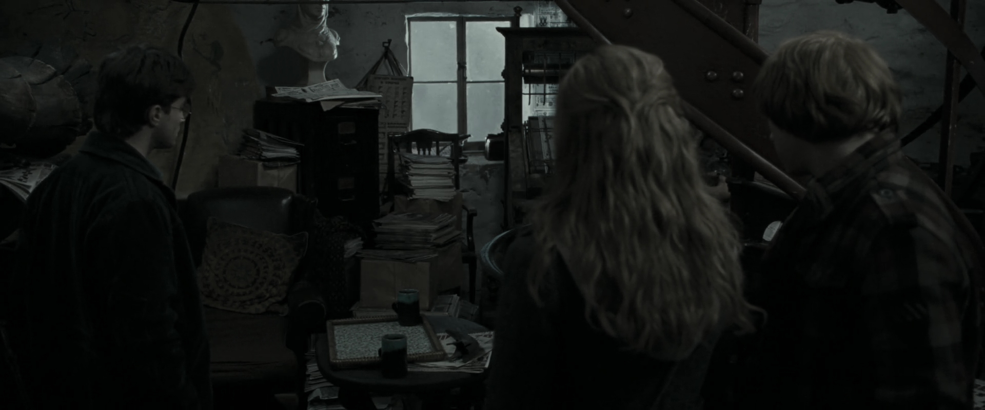 EmmaWatsonFan_dot_nl-HarryPotterAndTheDeathlyHallowsPart1-6708.jpg EmmaWatsonFan_dot_nl-HarryPotterAndTheDeathlyHallowsPart1-6708.jpg