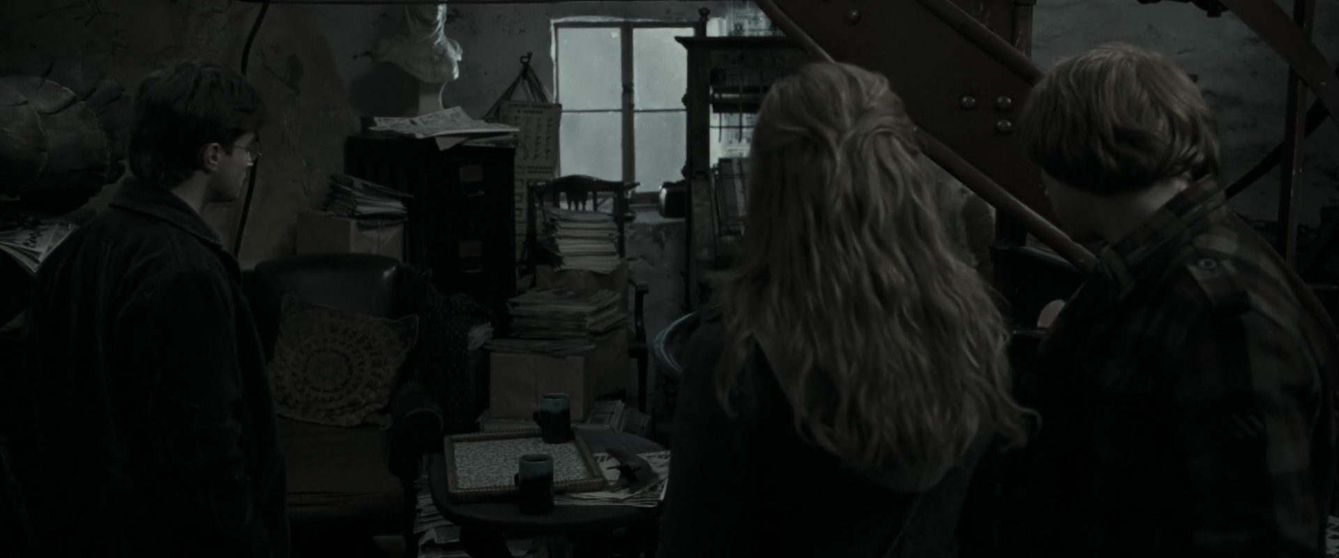 EmmaWatsonFan_dot_nl-HarryPotterAndTheDeathlyHallowsPart1-6709.jpg EmmaWatsonFan_dot_nl-HarryPotterAndTheDeathlyHallowsPart1-6709.jpg