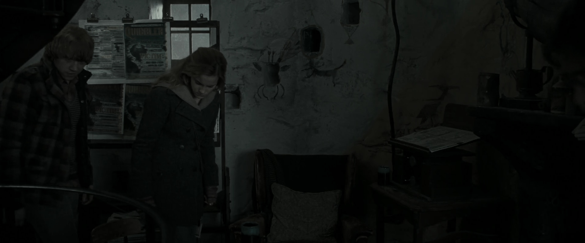 EmmaWatsonFan_dot_nl-HarryPotterAndTheDeathlyHallowsPart1-6710.jpg EmmaWatsonFan_dot_nl-HarryPotterAndTheDeathlyHallowsPart1-6710.jpg