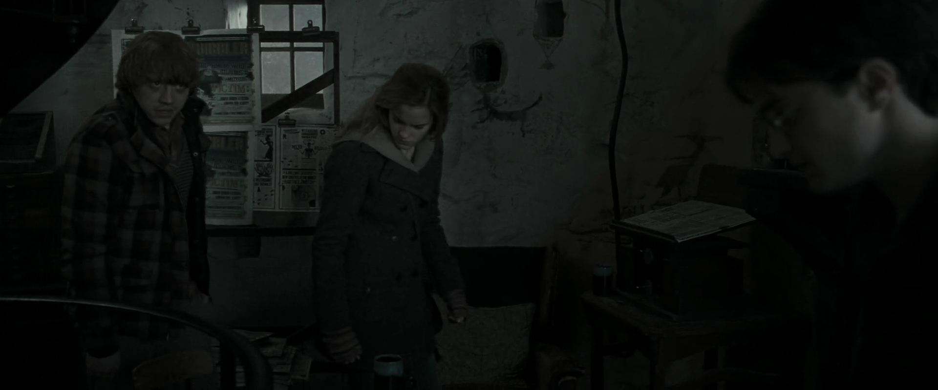 EmmaWatsonFan_dot_nl-HarryPotterAndTheDeathlyHallowsPart1-6711.jpg EmmaWatsonFan_dot_nl-HarryPotterAndTheDeathlyHallowsPart1-6711.jpg