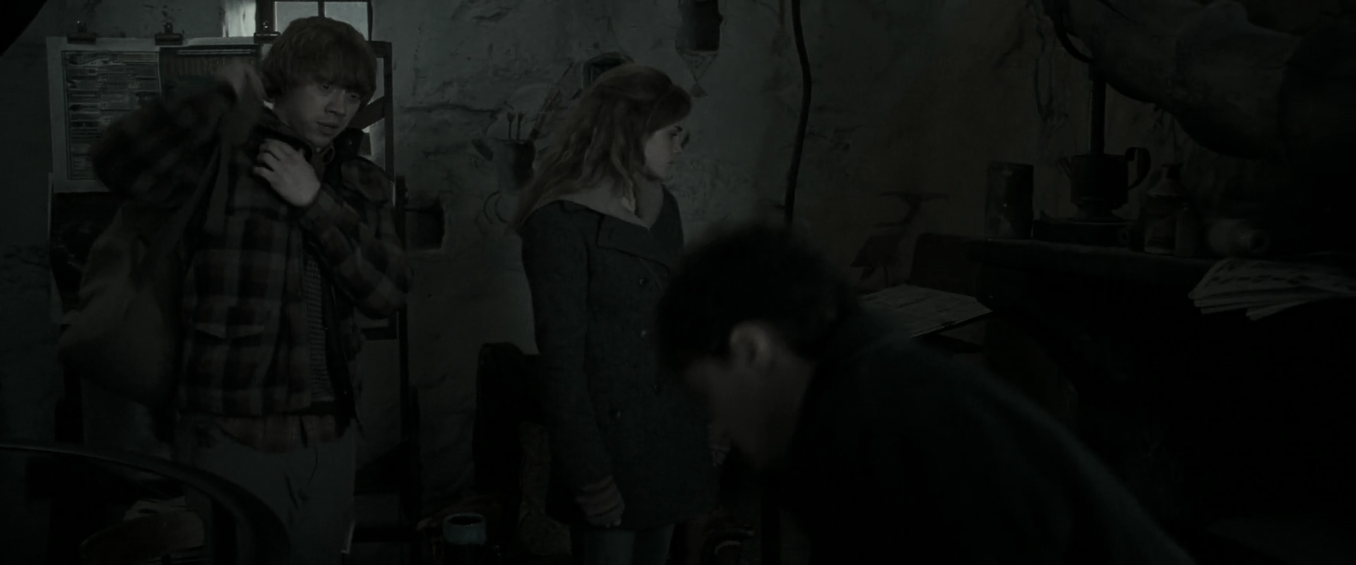 EmmaWatsonFan_dot_nl-HarryPotterAndTheDeathlyHallowsPart1-6715.jpg EmmaWatsonFan_dot_nl-HarryPotterAndTheDeathlyHallowsPart1-6715.jpg