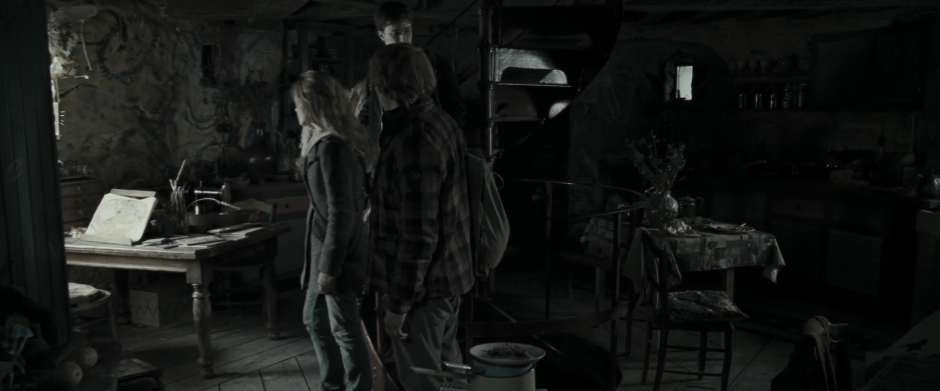 EmmaWatsonFan_dot_nl-HarryPotterAndTheDeathlyHallowsPart1-6734.jpg EmmaWatsonFan_dot_nl-HarryPotterAndTheDeathlyHallowsPart1-6734.jpg