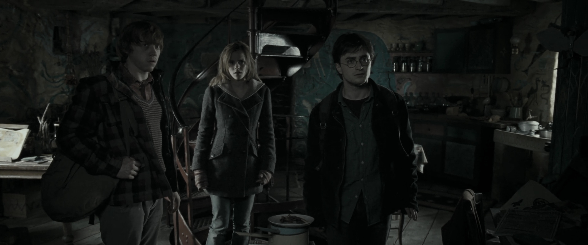 EmmaWatsonFan_dot_nl-HarryPotterAndTheDeathlyHallowsPart1-6751.jpg EmmaWatsonFan_dot_nl-HarryPotterAndTheDeathlyHallowsPart1-6751.jpg