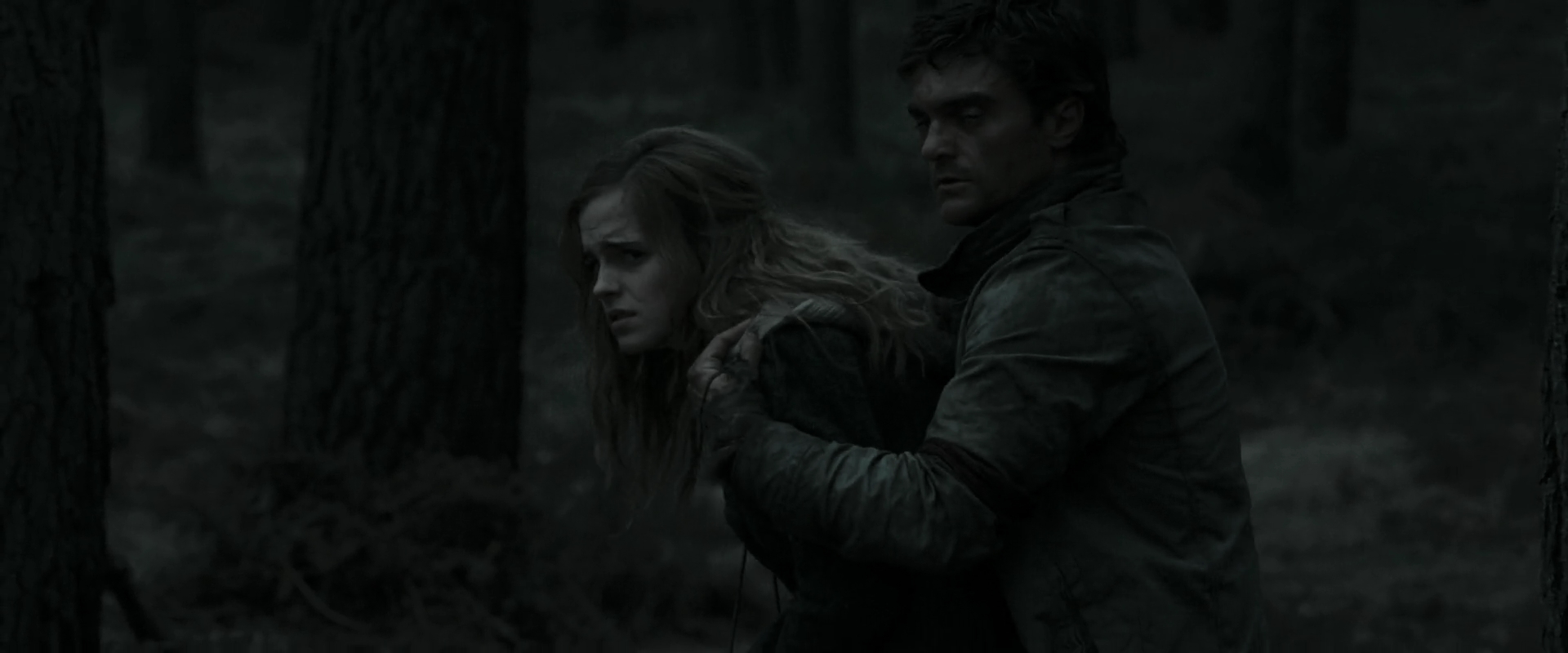 EmmaWatsonFan_dot_nl-HarryPotterAndTheDeathlyHallowsPart1-7010.jpg EmmaWatsonFan_dot_nl-HarryPotterAndTheDeathlyHallowsPart1-7010.jpg