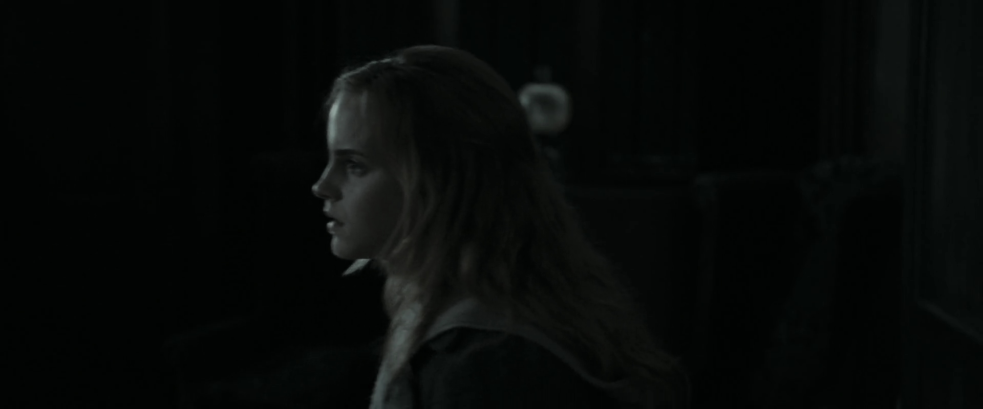EmmaWatsonFan_dot_nl-HarryPotterAndTheDeathlyHallowsPart1-7205.jpg