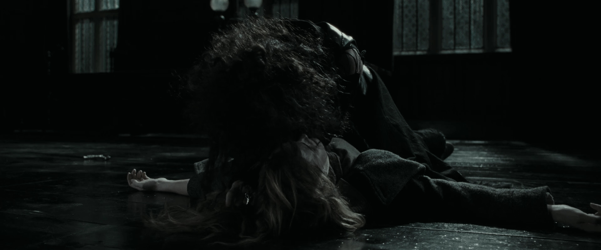 EmmaWatsonFan_dot_nl-HarryPotterAndTheDeathlyHallowsPart1-7239.jpg EmmaWatsonFan_dot_nl-HarryPotterAndTheDeathlyHallowsPart1-7239.jpg