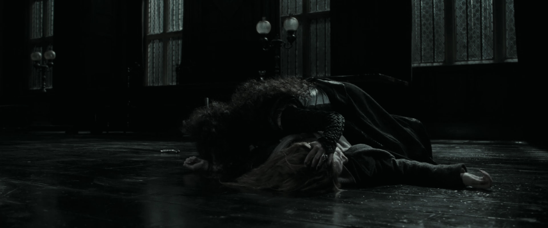 EmmaWatsonFan_dot_nl-HarryPotterAndTheDeathlyHallowsPart1-7254.jpg EmmaWatsonFan_dot_nl-HarryPotterAndTheDeathlyHallowsPart1-7254.jpg