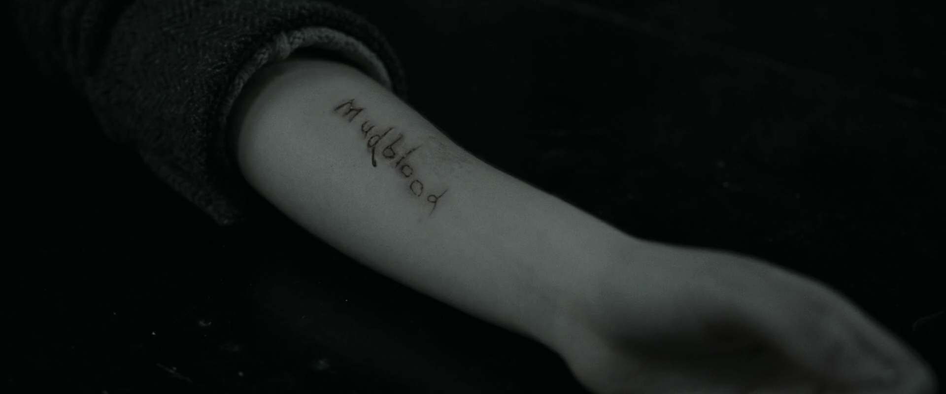 EmmaWatsonFan_dot_nl-HarryPotterAndTheDeathlyHallowsPart1-7398.jpg EmmaWatsonFan_dot_nl-HarryPotterAndTheDeathlyHallowsPart1-7398.jpg