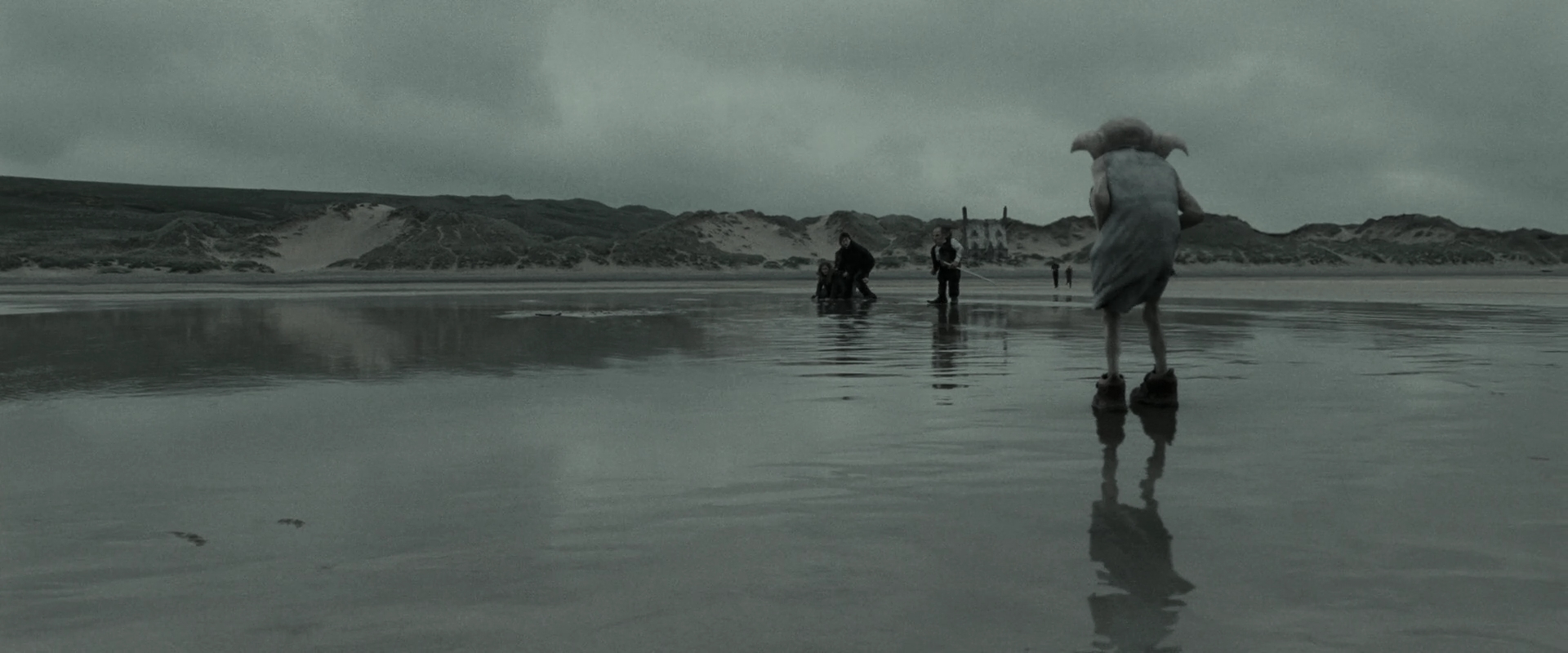 EmmaWatsonFan_dot_nl-HarryPotterAndTheDeathlyHallowsPart1-7563.jpg EmmaWatsonFan_dot_nl-HarryPotterAndTheDeathlyHallowsPart1-7563.jpg