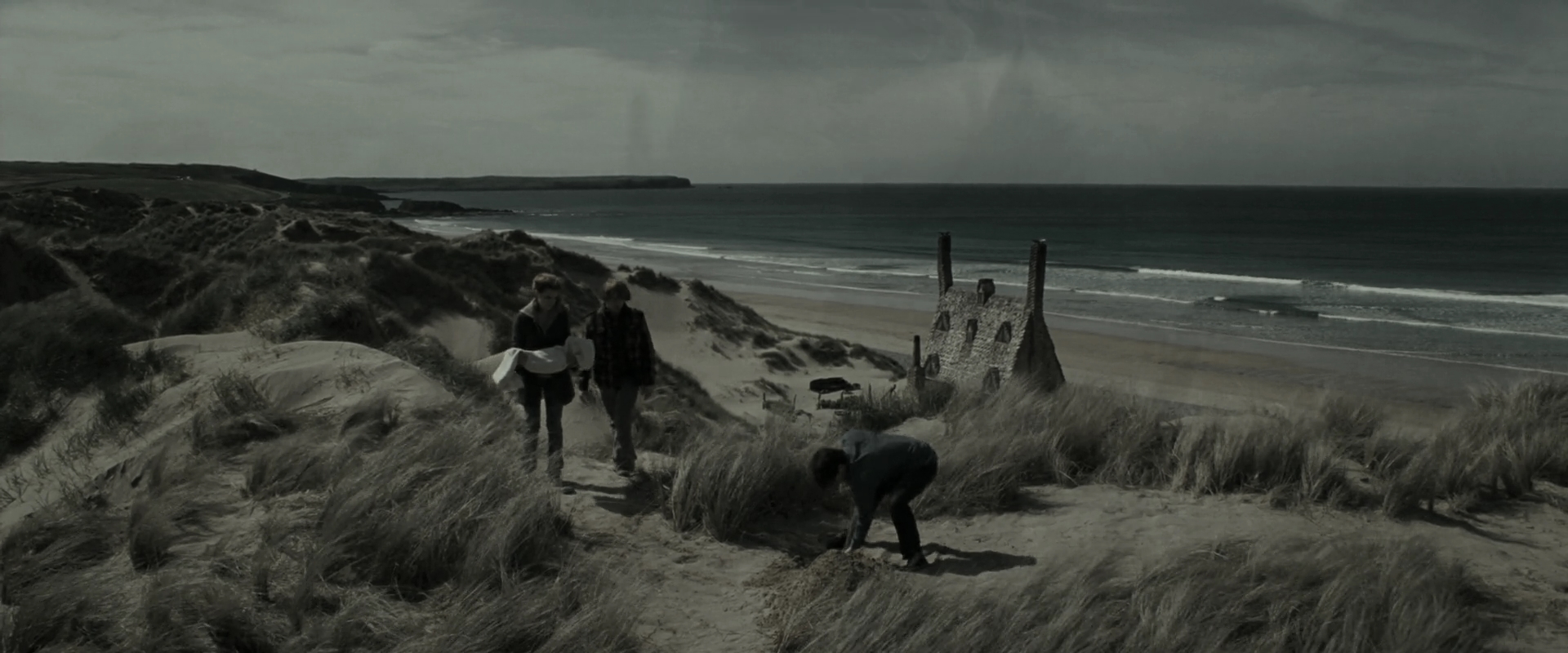 EmmaWatsonFan_dot_nl-HarryPotterAndTheDeathlyHallowsPart1-7714.jpg EmmaWatsonFan_dot_nl-HarryPotterAndTheDeathlyHallowsPart1-7714.jpg