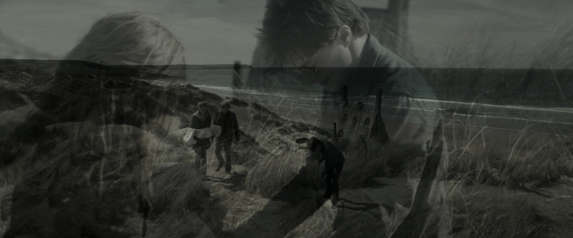 EmmaWatsonFan_dot_nl-HarryPotterAndTheDeathlyHallowsPart1-7715.jpg EmmaWatsonFan_dot_nl-HarryPotterAndTheDeathlyHallowsPart1-7715.jpg