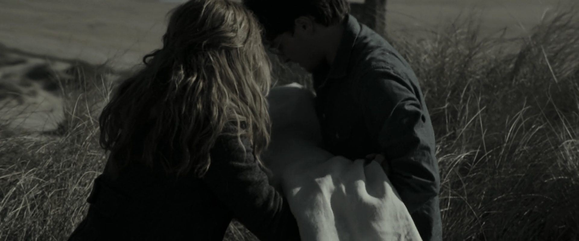 EmmaWatsonFan_dot_nl-HarryPotterAndTheDeathlyHallowsPart1-7717.jpg EmmaWatsonFan_dot_nl-HarryPotterAndTheDeathlyHallowsPart1-7717.jpg