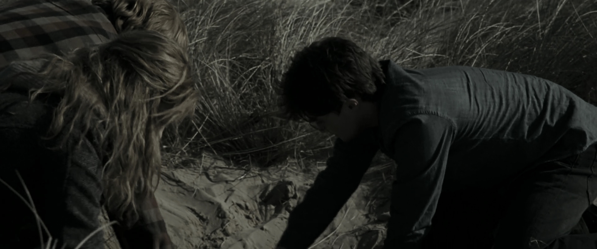 EmmaWatsonFan_dot_nl-HarryPotterAndTheDeathlyHallowsPart1-7724.jpg EmmaWatsonFan_dot_nl-HarryPotterAndTheDeathlyHallowsPart1-7724.jpg