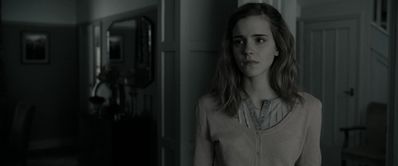 EmmaWatsonFan_dot_nl-HarryPotterAndTheDeathlyHallowsPart1-0149.jpg