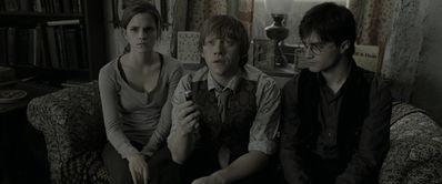 EmmaWatsonFan_dot_nl-HarryPotterAndTheDeathlyHallowsPart1-1700.jpg