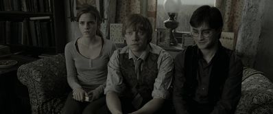 EmmaWatsonFan_dot_nl-HarryPotterAndTheDeathlyHallowsPart1-1750.jpg