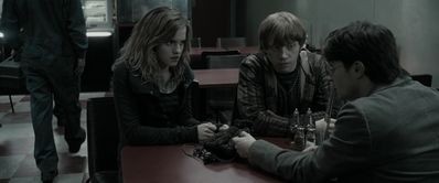 EmmaWatsonFan_dot_nl-HarryPotterAndTheDeathlyHallowsPart1-2198.jpg