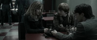 EmmaWatsonFan_dot_nl-HarryPotterAndTheDeathlyHallowsPart1-2200.jpg