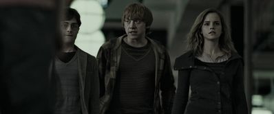 EmmaWatsonFan_dot_nl-HarryPotterAndTheDeathlyHallowsPart1-2351.jpg