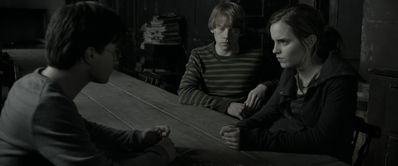 EmmaWatsonFan_dot_nl-HarryPotterAndTheDeathlyHallowsPart1-2544.jpg