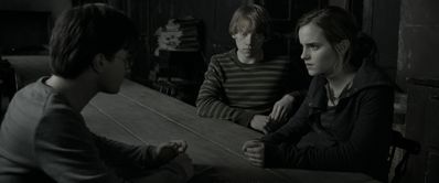 EmmaWatsonFan_dot_nl-HarryPotterAndTheDeathlyHallowsPart1-2545.jpg