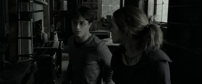 EmmaWatsonFan_dot_nl-HarryPotterAndTheDeathlyHallowsPart1-2558.jpg