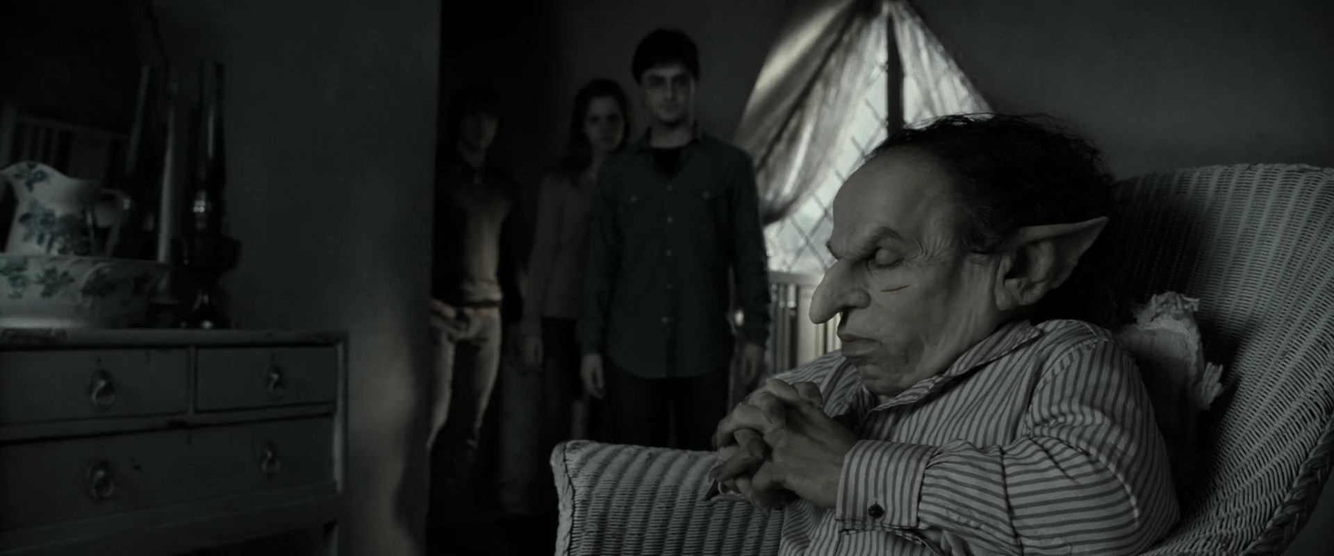 EmmaWatsonFan_dot_nl-HarryPotterAndTheDeathlyHallowsPart2-0181.jpg