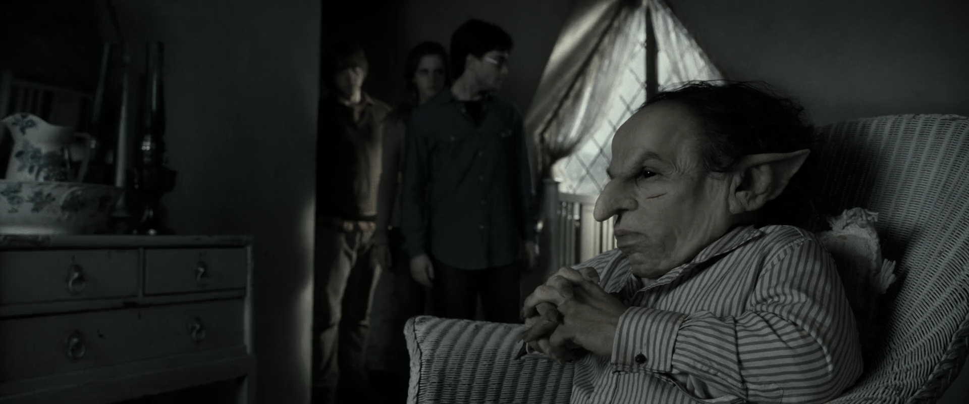 EmmaWatsonFan_dot_nl-HarryPotterAndTheDeathlyHallowsPart2-0190.jpg EmmaWatsonFan_dot_nl-HarryPotterAndTheDeathlyHallowsPart2-0190.jpg