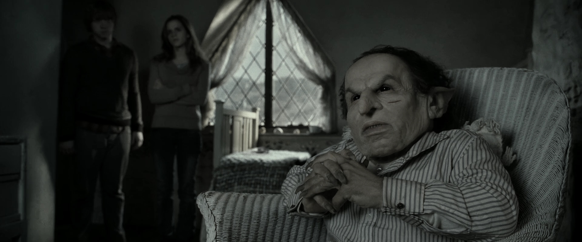 EmmaWatsonFan_dot_nl-HarryPotterAndTheDeathlyHallowsPart2-0248.jpg