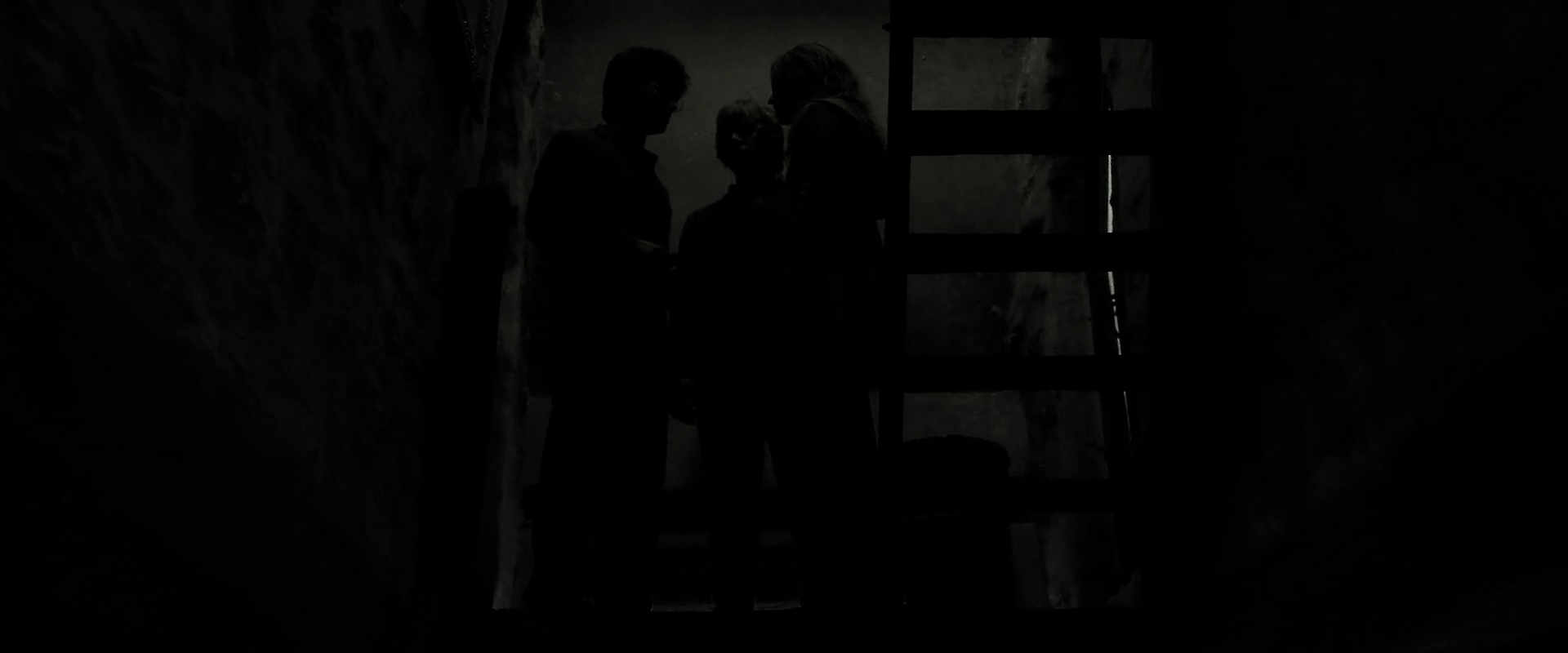 EmmaWatsonFan_dot_nl-HarryPotterAndTheDeathlyHallowsPart2-0350.jpg EmmaWatsonFan_dot_nl-HarryPotterAndTheDeathlyHallowsPart2-0350.jpg