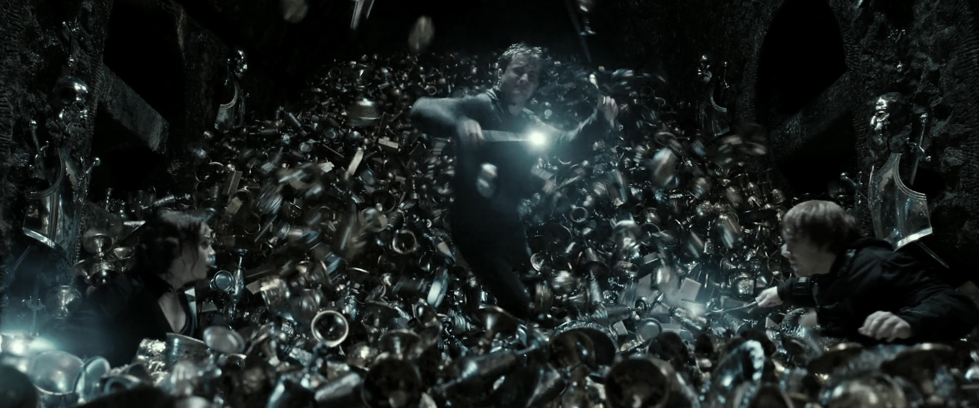 EmmaWatsonFan_dot_nl-HarryPotterAndTheDeathlyHallowsPart2-1109.jpg EmmaWatsonFan_dot_nl-HarryPotterAndTheDeathlyHallowsPart2-1109.jpg