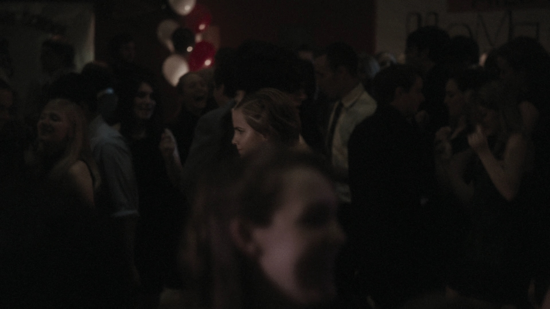 EmmaWatonFan-dot-nl_ThePerksOfBeingAWallflower1048.jpg