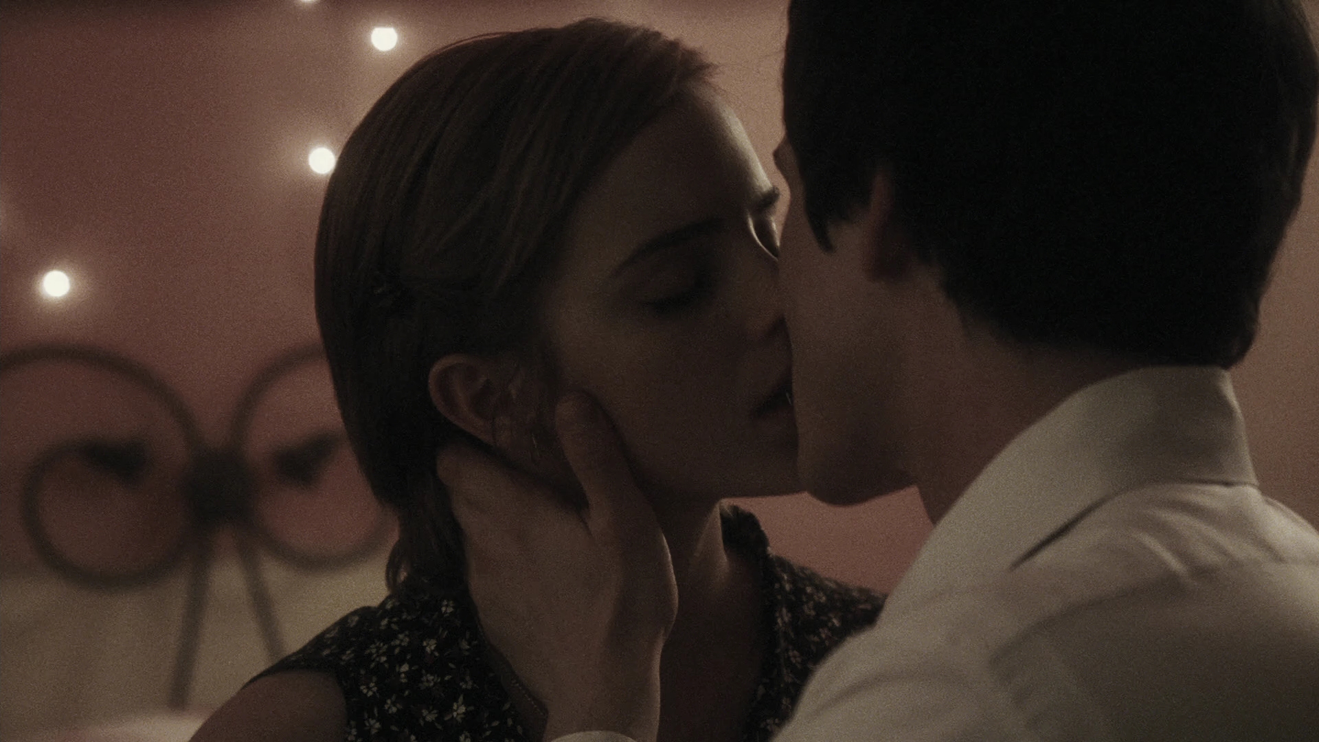 EmmaWatonFan-dot-nl_ThePerksOfBeingAWallflower5026.jpg EmmaWatonFan-dot-nl_ThePerksOfBeingAWallflower5026.jpg