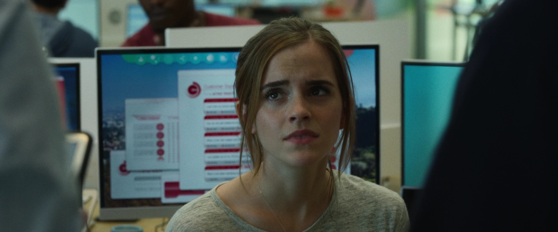 EmmaWatsonFan-dot-nl_TheCircle1726.jpg