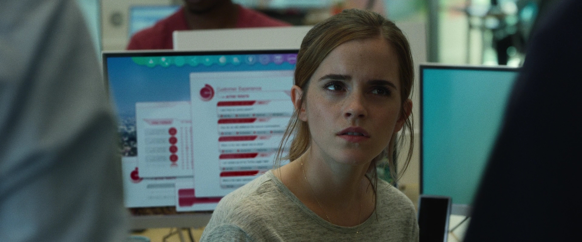 EmmaWatsonFan-dot-nl_TheCircle1735.jpg