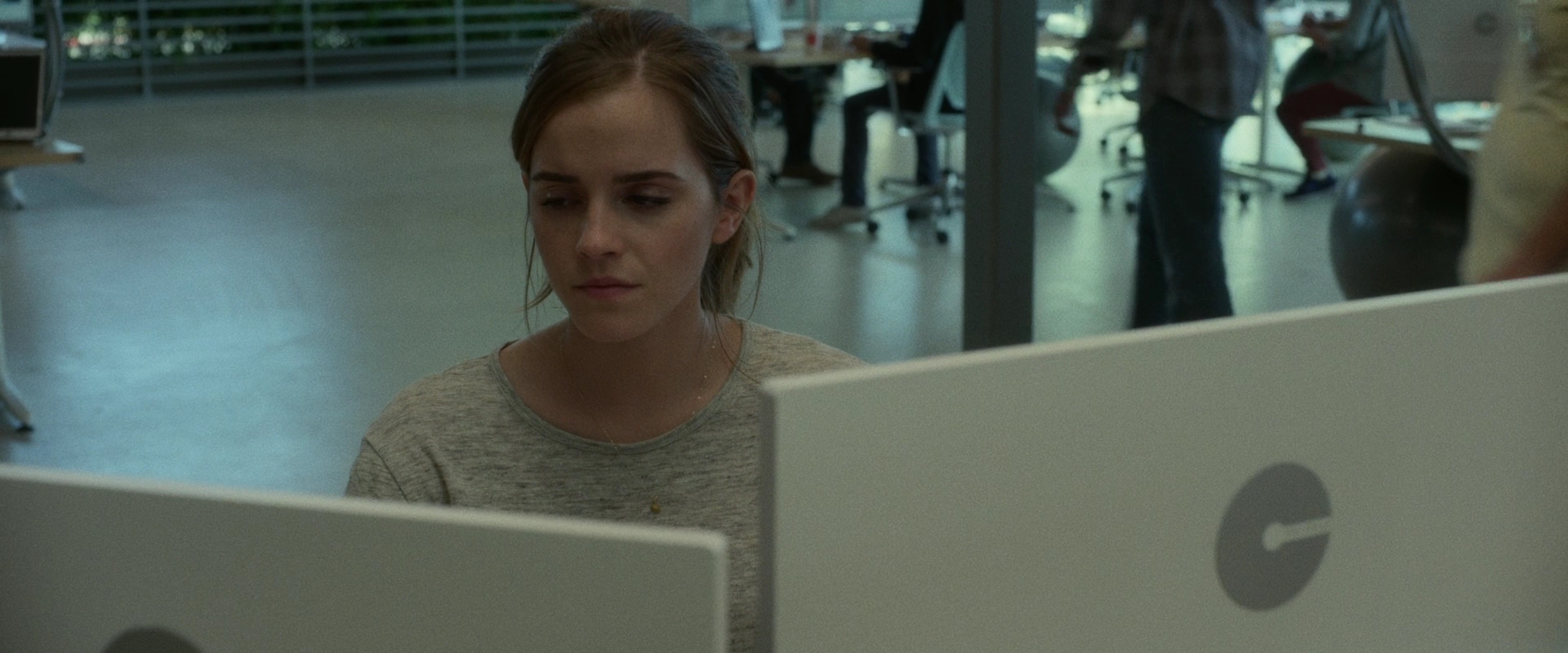 EmmaWatsonFan-dot-nl_TheCircle1886.jpg