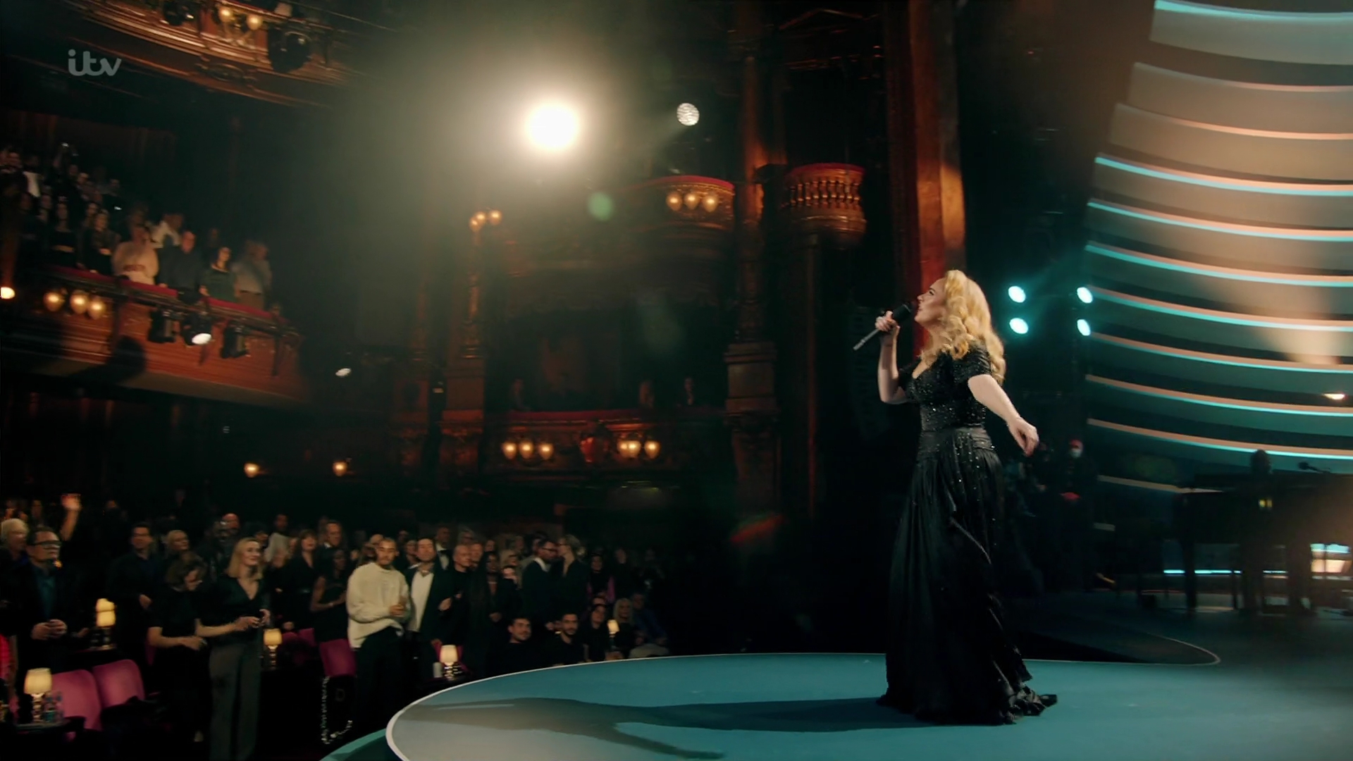 EmmaWatsonFan-dot-nl_AnAudiencewithAdele1095.jpg EmmaWatsonFan-dot-nl_AnAudiencewithAdele1095.jpg