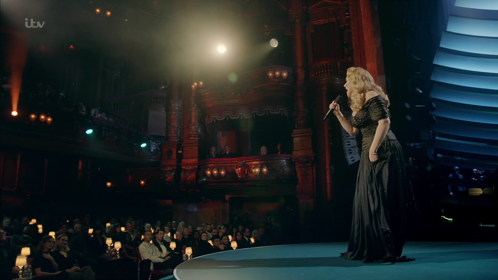 EmmaWatsonFan-dot-nl_AnAudiencewithAdele1297.jpg EmmaWatsonFan-dot-nl_AnAudiencewithAdele1297.jpg