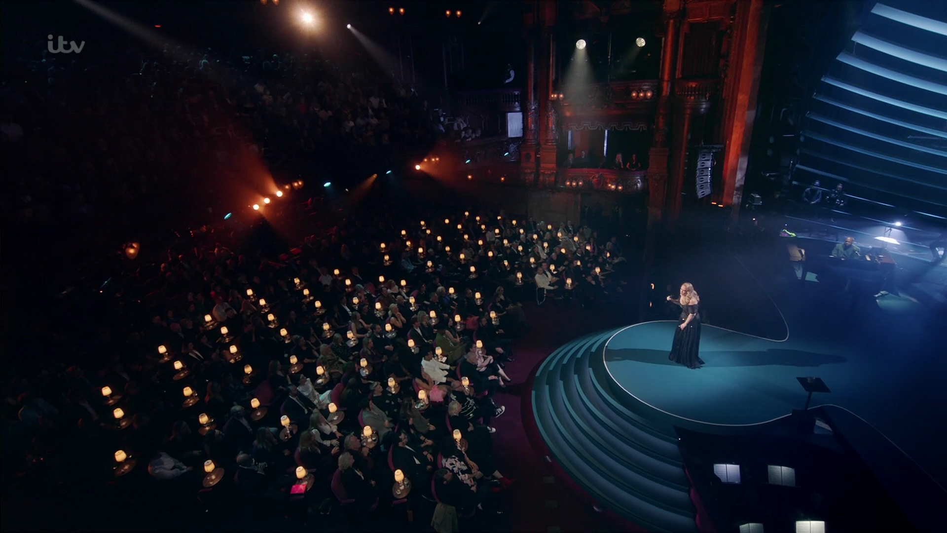 EmmaWatsonFan-dot-nl_AnAudiencewithAdele1331.jpg EmmaWatsonFan-dot-nl_AnAudiencewithAdele1331.jpg