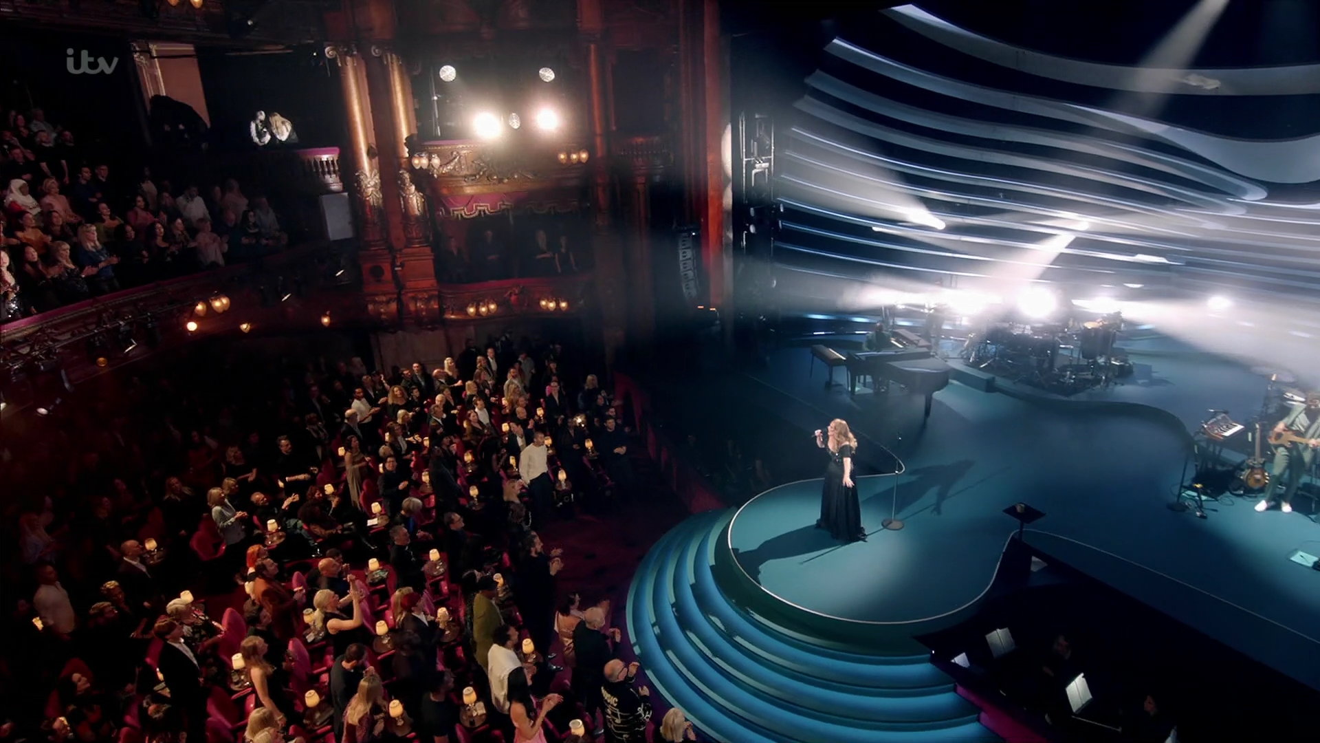 EmmaWatsonFan-dot-nl_AnAudiencewithAdele2319.jpg EmmaWatsonFan-dot-nl_AnAudiencewithAdele2319.jpg