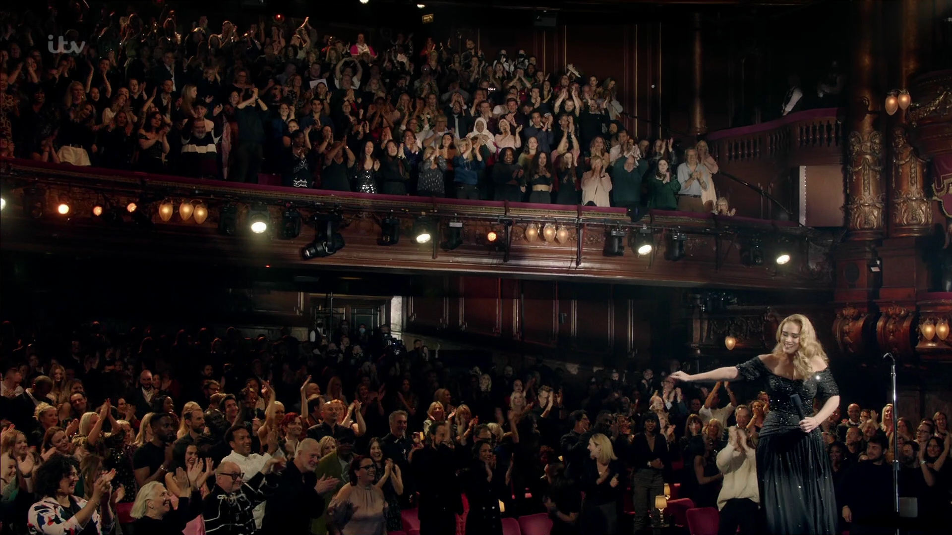 EmmaWatsonFan-dot-nl_AnAudiencewithAdele2330.jpg EmmaWatsonFan-dot-nl_AnAudiencewithAdele2330.jpg