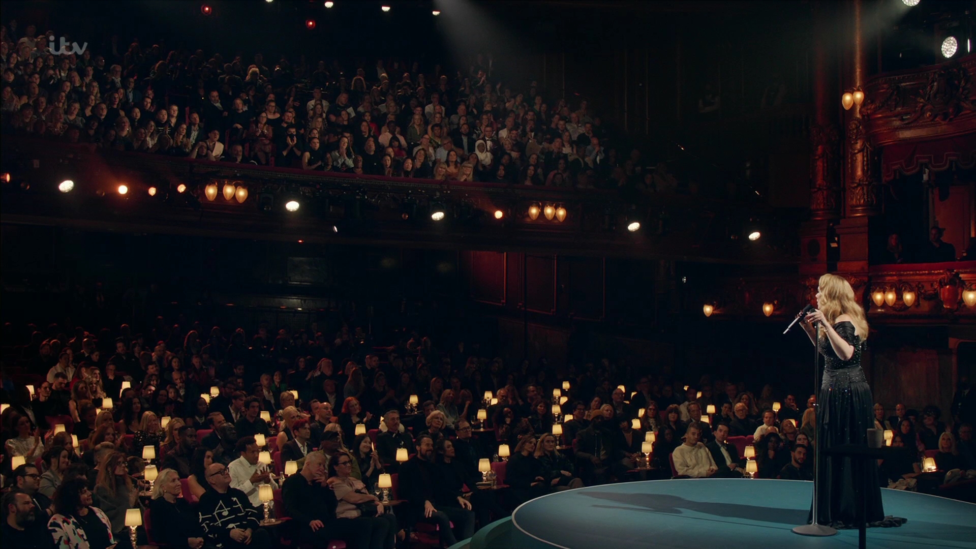 EmmaWatsonFan-dot-nl_AnAudiencewithAdele2386.jpg EmmaWatsonFan-dot-nl_AnAudiencewithAdele2386.jpg