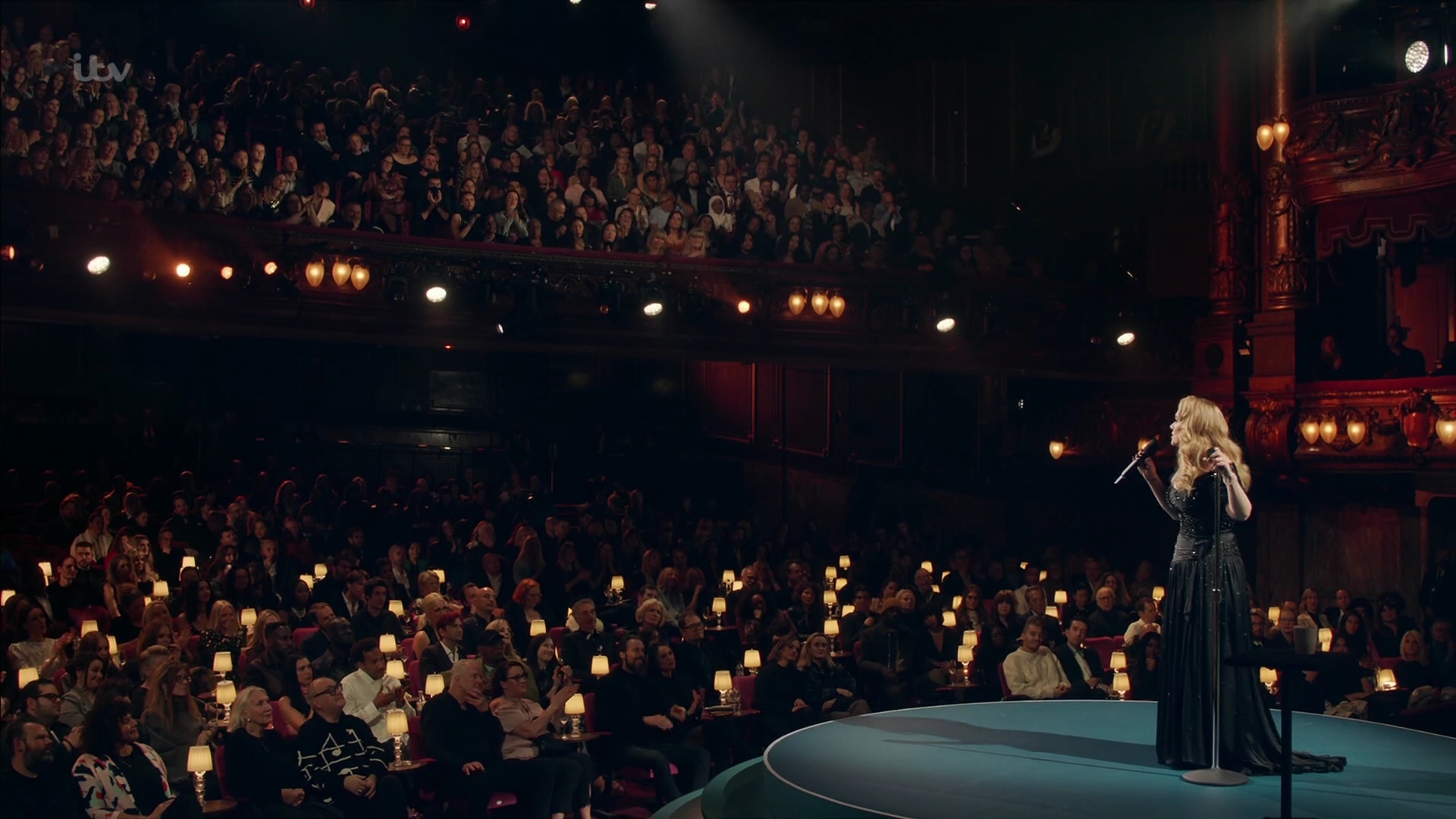 EmmaWatsonFan-dot-nl_AnAudiencewithAdele2388.jpg EmmaWatsonFan-dot-nl_AnAudiencewithAdele2388.jpg